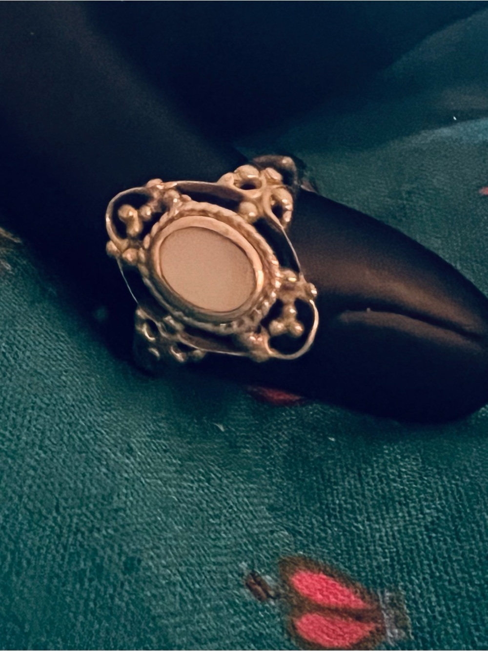 Vintage-Inspired 925 Oval Mother of Pearl Statement Ring